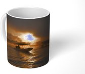 Mok - Boot met mist in zonsondergang - 350 ML - Beker