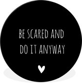 WallCircle - Wandcirkel - Muurcirkel - Engelse quote "Be scared and do it anyway" met een hartje tegen een zwarte achtergrond - Aluminium - Dibond - ⌀ 30 cm - Binnen en Buiten
