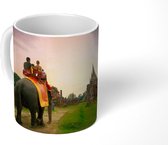 Mok - Koffiemok - Rijden op een olifant - Mokken - 350 ML - Beker - Koffiemokken - Theemok