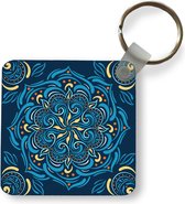 Porte-clés Motif carré 1: 1 - Motif carré avec un mandala détaillé sur fond bleu foncé Porte-clés plastique - Porte-clés carré avec photo