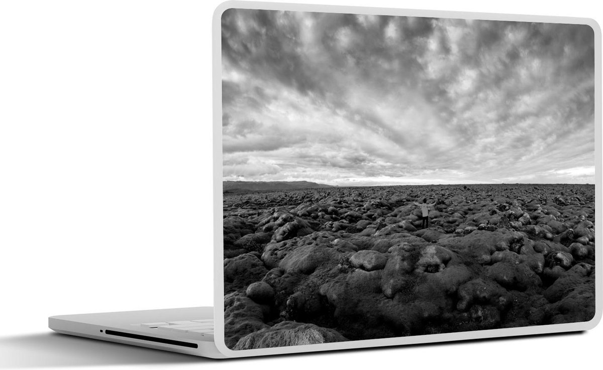 Afbeelding van product SleevesAndCases  Laptop sticker - 13.3 inch - Mosveld in IJsland - zwart wit