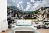 Behang - Fotobehang Tussen de Maya-ruïnes in Palenque Mexico - Breedte 420 cm x hoogte 280 cm