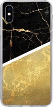 Geschikt voor iPhone Xs hoesje - Marmer print - Zwart - Goud - Siliconen Telefoonhoesje