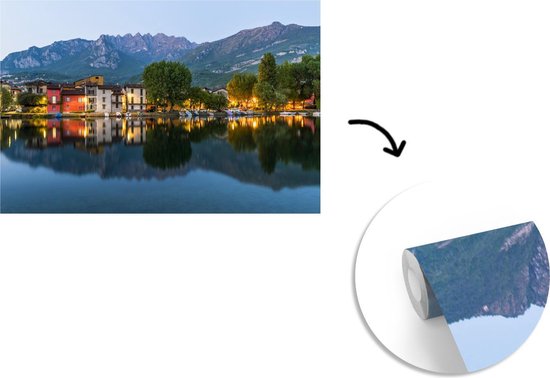 Papier peint Papier peint photo en vinyle - La vie nocturne de Lecco au bord du lac de Côme largeur 360 cm x hauteur 240 cm - Tirage photo sur papier peint (disponible en 7 tailles)