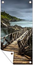 Tuinposter Brug in Indonesië - 40x80 cm - Wanddecoratie Buiten - Tuinposter - Tuindoek - Schuttingposter - Tuinschilderij