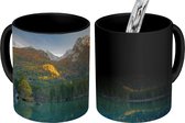 Magische Mok - Foto op Warmte Mokken - Koffiemok - Alpen - Berg - Bomen - Meer - Magic Mok - Beker - 350 ML - Theemok