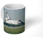 Mok - Een parachute achter de Space shuttle op de landingsbaan - 350 ML - Beker