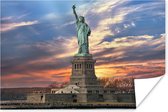 Poster Vrijheidsbeeld bij een zonsopkomst Bij New York in de VS - 180x120 cm XXL