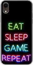 Geschikt voor iPhone XR hoesje - Gaming - Led - Quote - Eat sleep game repeat - Gamen - Siliconen Telefoonhoesje