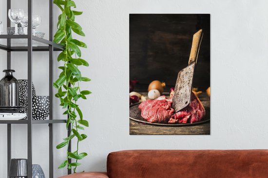Un couteau de boucher en viande crue sur une assiette toile 40x60 cm - Tirage photo sur toile (Décoration murale salon / chambre)