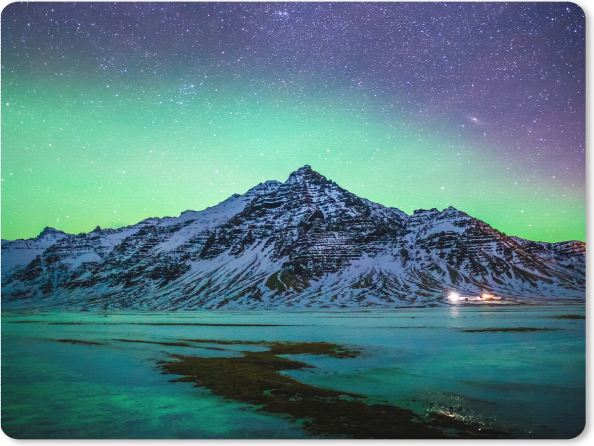 Muismat XXL 80x60 cm - Bureau onderlegger - Bureau mat Berg - Noorderlicht - Zweden - Sneeuw - Groen - Winter - Bureaumat - Gaming mousepad xl - Bureaulegger groot - Computer deskmat