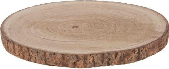 Eén ronde, lichte houten boomschijf met natuurlijke bast.