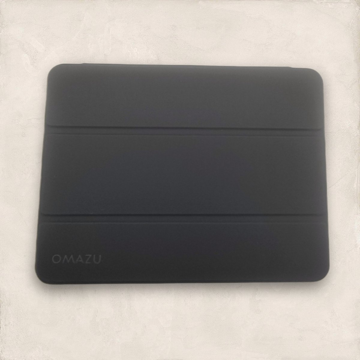 OMAZU Trifold anti-shock tablethoes geschikt voor Apple iPad Pro 11” (2018)(2020)(2021) met handige Apple pencil houder,en transparante achterkant – Sleeve kleur Zwart