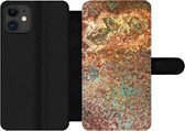 Bookcase Geschikt voor iPhone 11 telefoonhoesje - Kleuren - Metaal - Roest print - Structuur - Abstract - Met vakjes - Wallet case met magneetsluiting