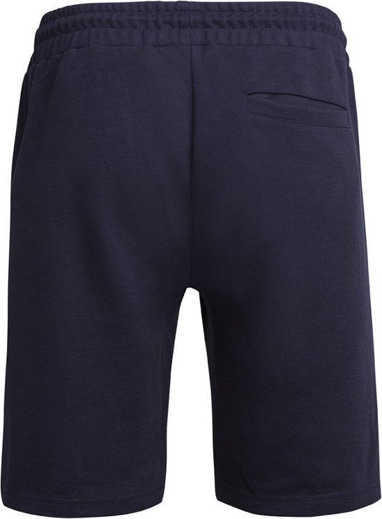 Achterkant van een donkerblauwe korte broek met trekkoord aan de tailleband.