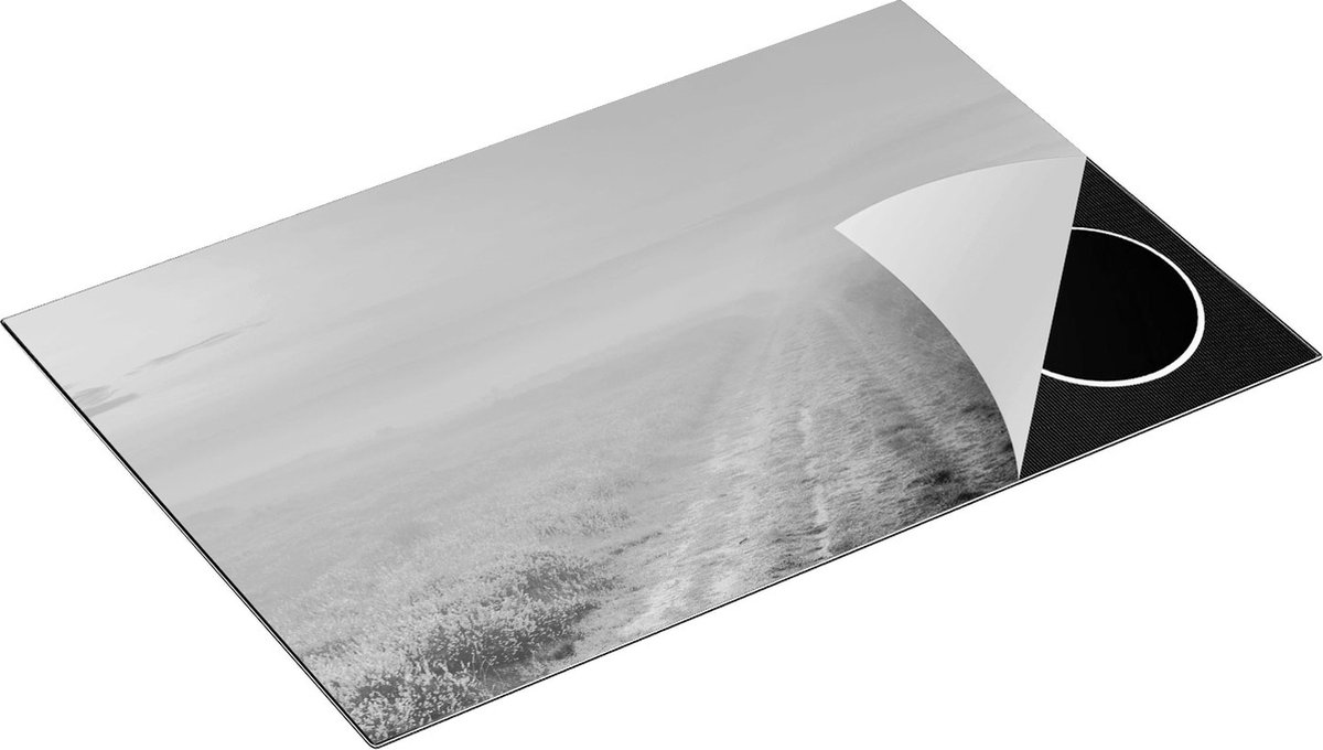 Chefcare Inductie Beschermer Pad in de Weide tijdens de Mist - Zwart Wit - 81,6x52,7 cm - Afdekplaat Inductie - Kookplaat Beschermer - Inductie Mat