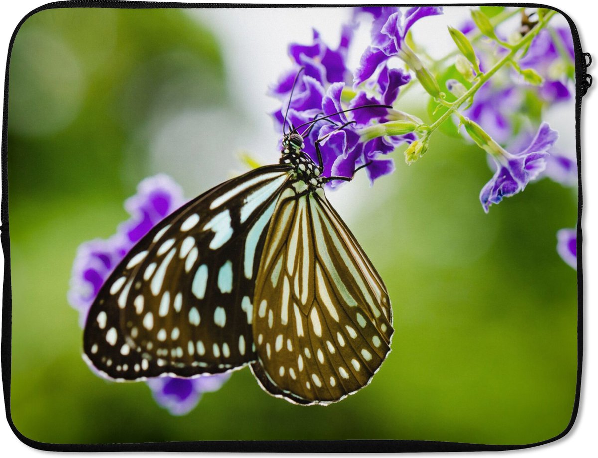Laptophoes 17 inch - Lavendel - Vlinder - Botanisch - Laptop sleeve - Binnenmaat 41x28 cm - Zwarte achterkant