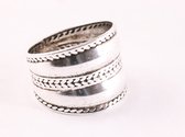 Brede zilveren ring met kabelpatronen - maat 19.5