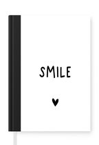 Notitieboek - Schrijfboek - Engelse quote "Smile" op een witte achtergrond - Notitieboekje klein - A5 formaat - Schrijfblok