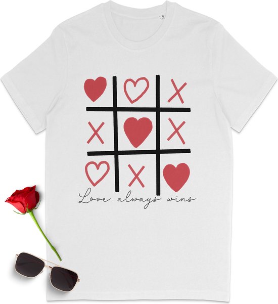Love t shirt - Love Always Wins t-shirt - Heren t shirt - Dames t -shirt - Tshirt met print opdruk hartjes voor mannen en vrouwen - Unisex maten: S M L XL XXL XXXL - T shirt kleuren: Zwart en wit.