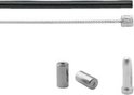 Zwarte buitenkabel, stalen binnenkabel met nippel, en 3 metalen nippels.