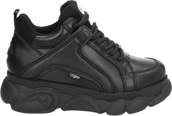 Basket Buffalo noire en cuir avec lacets et semelle épaisse.