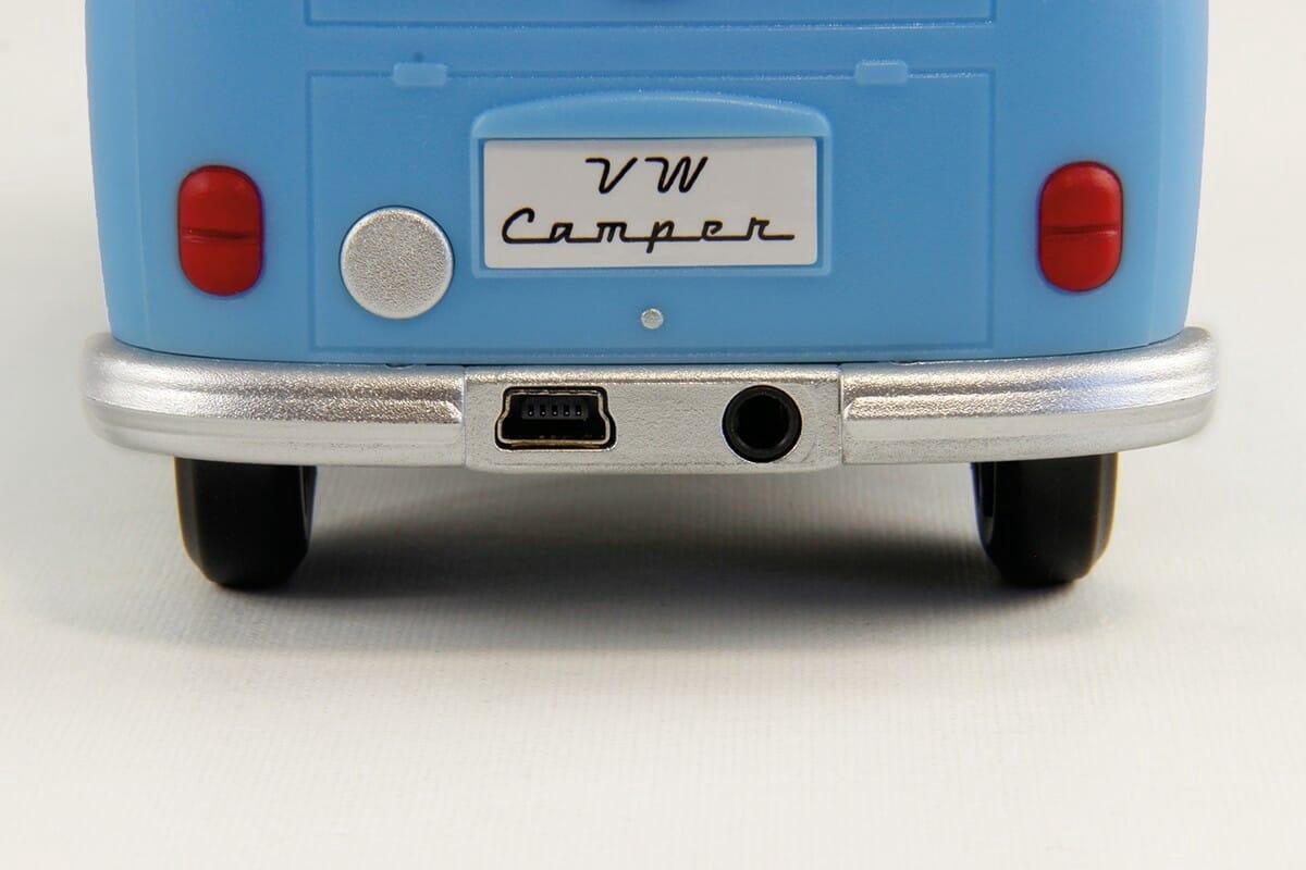 BRISA VW Collection - Volkswagen T1 Bulli Bus draagbare, draagbare Bluetooth-luidspreker, draadloos, mini-USB-C, 3,5 mm AUX-ingang (schaal: 1:20 I rood/blauw/wit)