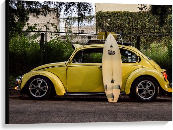 Canvas  - Gele Auto met Surfbord  - 100x75cm Foto op Canvas Schilderij (Wanddecoratie op Canvas)