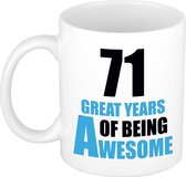 71 great years of being awesome mok wit en blauw - cadeau mok / beker - 29e verjaardag / 71 jaar