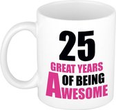 25 great years of being awesome cadeau mok / beker wit en roze