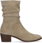 Manfield - Dames - Beige suède enkellaarsjes met geplooid detail - Maat 40