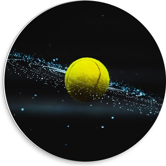 Forex Wandcirkel - Tennisbal met Waterdruppels - 30x30cm Foto op Wandcirkel (met ophangsysteem)