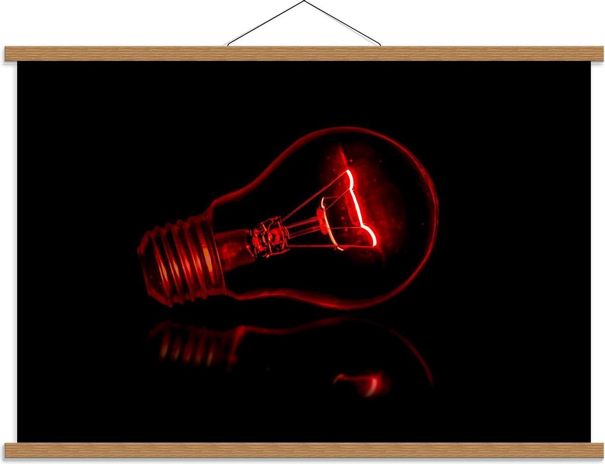 Schoolplaat – Rode Gloeilamp op Zwarte Achtergrond - 90x60cm Foto op Textielposter (Wandde