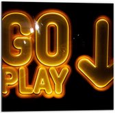 Dibond - Gele Letters ''Go Play''  - 50x50cm Foto op Aluminium (Wanddecoratie van metaal)