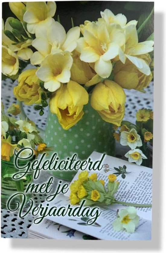 Verjaardagskaart met gele tulpen en bloesems in een groene vaas. Tekst: Gefeliciteerd met je Verjaardag.