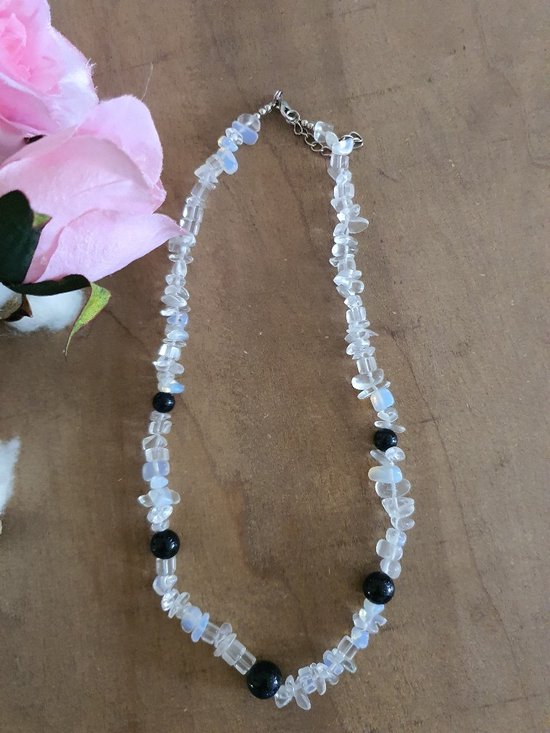 Collier d'opale fait à la main avec des perles rondes et des puces collier de pierres précieuses de fermeture réglable dames