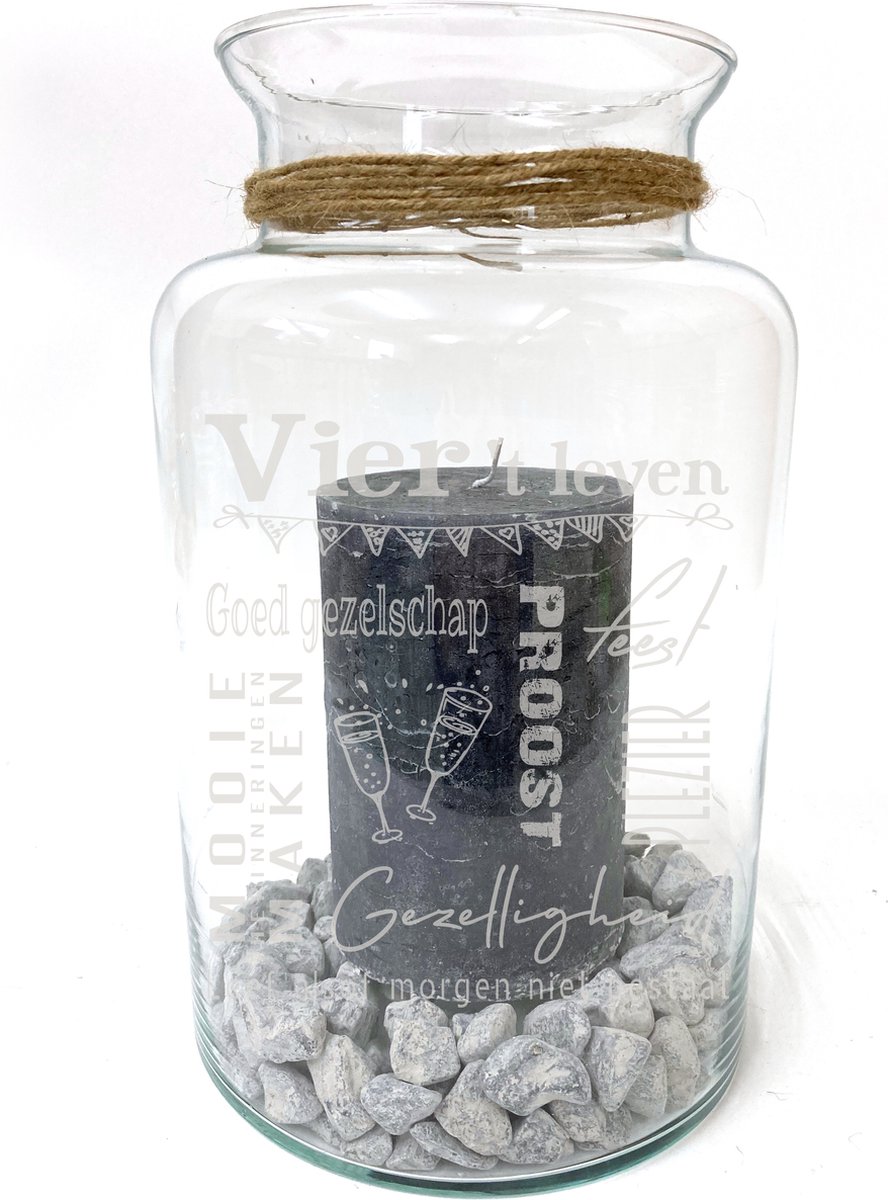 Windlicht/Vaas met tekst gravure: VIER HET LEVEN. Zonder kaars en stenen. Cadeau-verjaardag-kampioen-trouwdag-samenwonen-nieuw huis-housewarming-feest. Het formaat is 30cm, 16cm doorsnede.