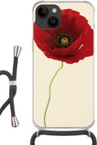 Geschikt voorApple Iphone 14 - Crossbody Case - Close-up van een rode klaproos - Siliconen - Crossbody - Backcover met Koord - Telefoonhoesje met koord - Hoesje met touw