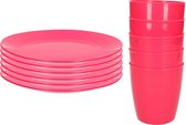 Kunststof ontbijt/diner 6x bordjes 26 cm en 5x bekertjes 300 ML servies set in kleur roze