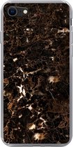 Geschikt voor iPhone SE 2022 hoesje - Marmer print - Zwart - Goud - Siliconen Telefoonhoesje