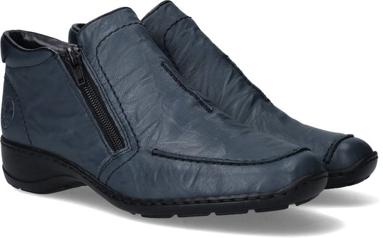 Zijaanzicht van een paar donkerblauwe Rieker enkellaarsjes met rits en zwarte zool.