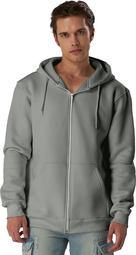 Man in grijze hoodie met rits, capuchon, trekkoord en steekzakken.