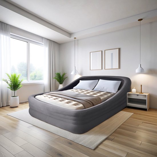 Grijs Aerorest luchtbed met gestreepte crème matras, verhoogde rand, lakens en kussens in slaapkamer.