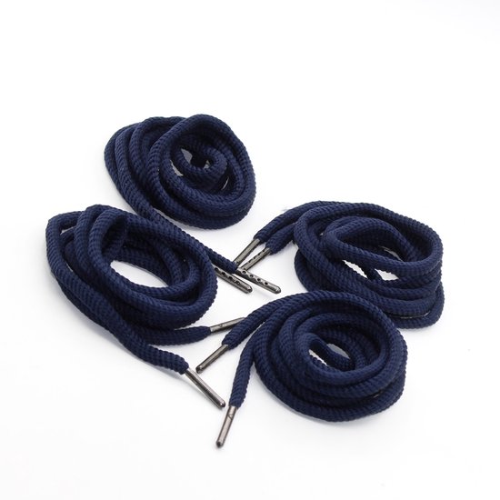 Vier donkerblauwe, ronde koorden met gunmetal stoppers, opgerold.