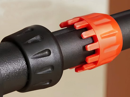 Close-up van de rode, vergrendelende ring van de optrekstang.