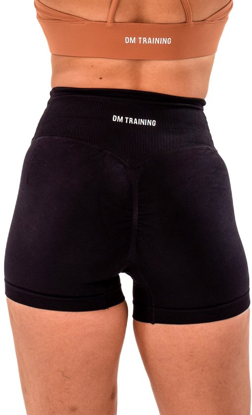 Dames sportshort high waist met V-shape taille - naadloos & shaping effect - squatproof en stretchy - yoga, pilates en fitness - DM Training Just Me Short (zwart) van DM Training — afbeelding 3