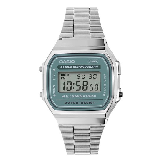 Zilverkleurig Casio horloge met groen digitaal display en metalen band.
