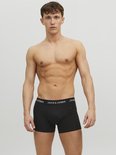 Zwarte Jack & Jones trunks met wit logo op de elastische band.