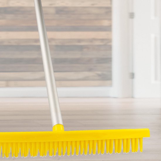 Peigne à tapis en plastique Ibenzoa® avec manche en aluminium pour un entretien parfait des tapis, longueur 75 cm, design peu encombrant