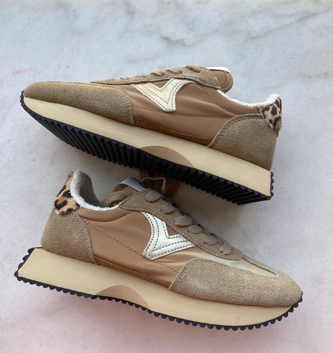 Victoria damessneaker beige